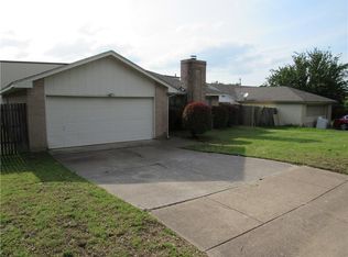 6820 Amber Dr, Fort Worth, TX 76133