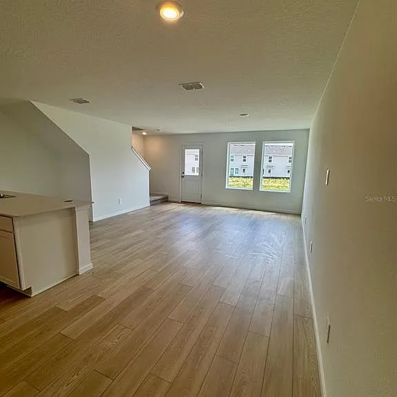 813 Lynx St — Photo 4
