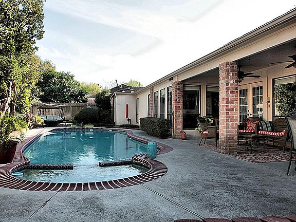 4th image of 1035 Honey Hill Dr