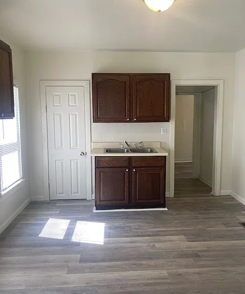 627 Fairholm Ave — Photo 1