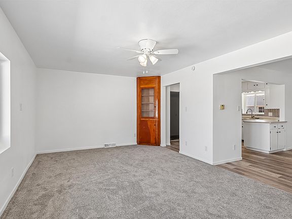 3rd image of 713 E Jasper St