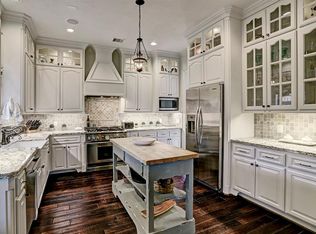 2420 Chimney Rock Rd, Houston, TX 77056