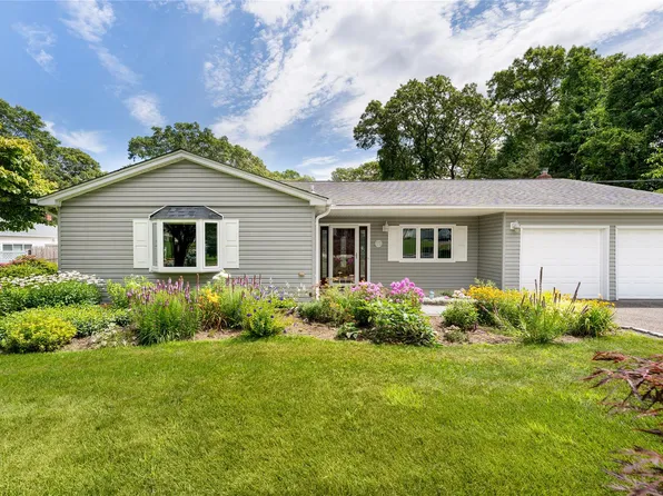 7 Half Hollow Road, Selden, NY 11784