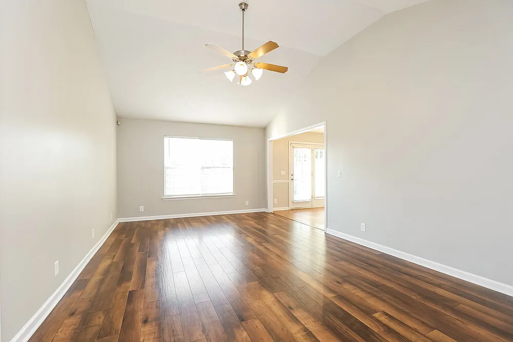 3 bed, 2.0 bath, 1652 sqft, $2,285 — Photo 4