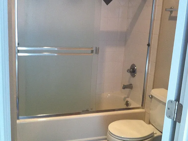 2x2.5 - 2 large ensuite bathrooms