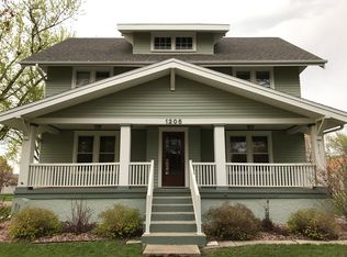 1205 4th St, Hull, IA 51239