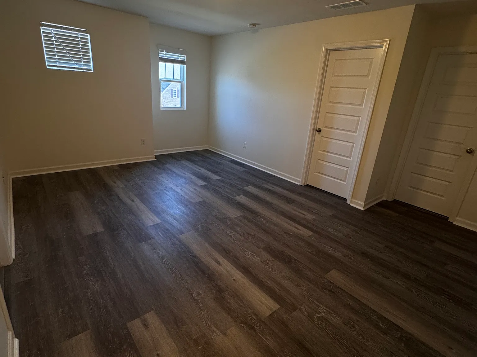 3 bed, 2.5 bath, 2732 sqft, $2,800 — Photo 3