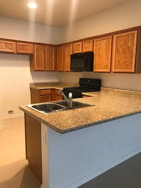 Occupied Please Do NOT Disturb Tenant - 3 Bedroom 2 Bath Contact Property Pros Property Management — Photo 3