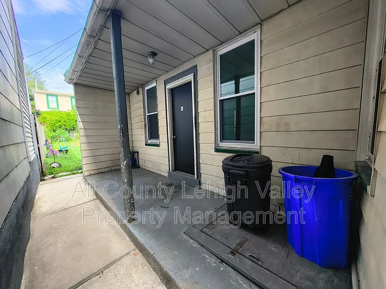 137 S 12th St — Photo 8