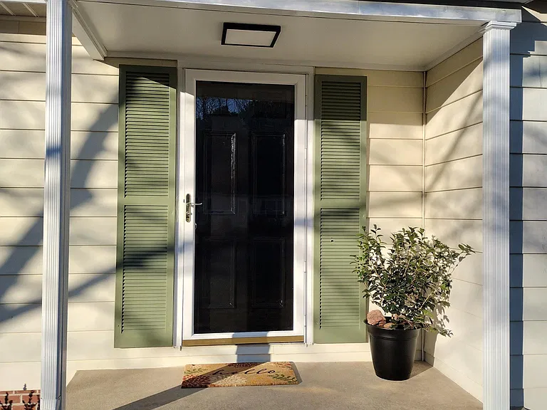113 Holly Ter — Photo 2
