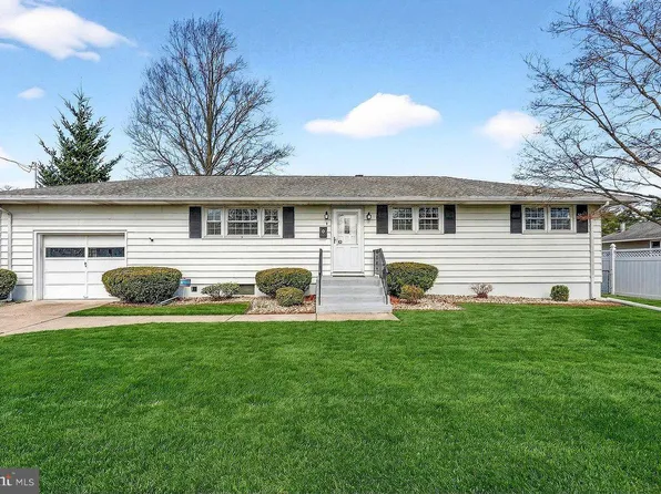 3 Delotto Dr, Hamilton, NJ 08619