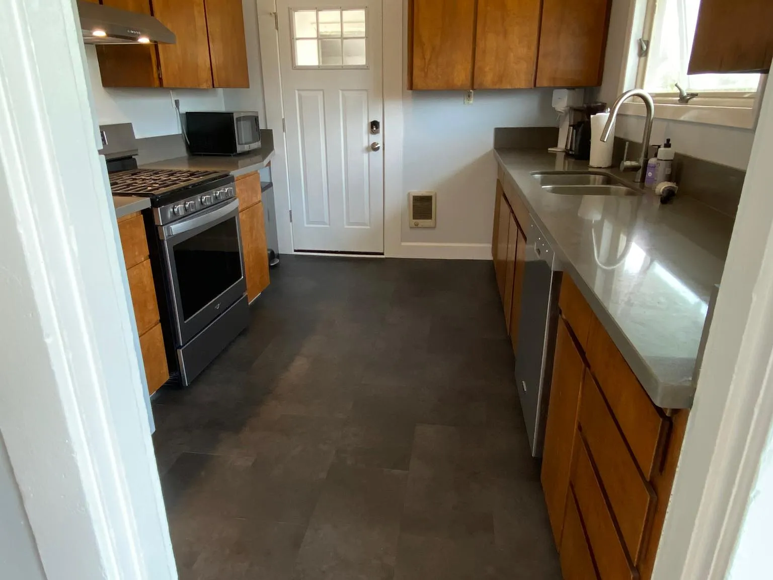 2 bed, 1100 sqft, $2,500 — Photo 4