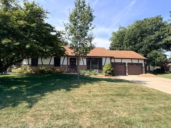 617 N Lake Dr, Marshall, MO 65340