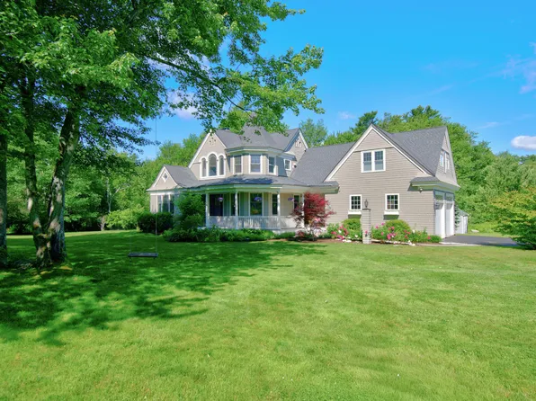 11 Cole Field Road, Cape Elizabeth, ME 04107