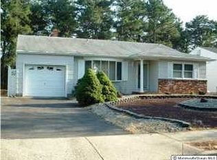 7 Bennington Dr, Toms River, NJ