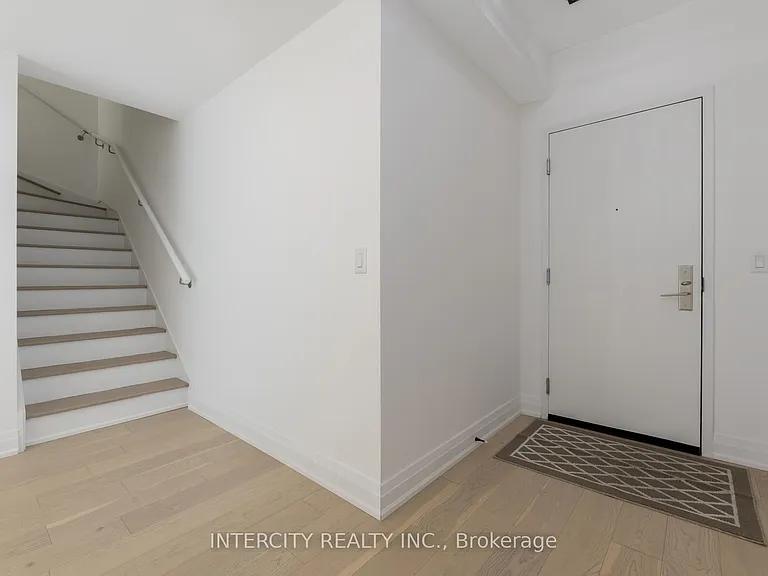 21 Nelson St #LPH32 — Photo 2
