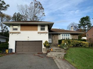67 Maytime Dr, Jericho, NY 11753