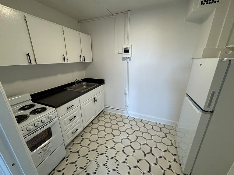 Comfortable Urban Living in a Classic Brick Building Near UW & Light Rail — Photo 21