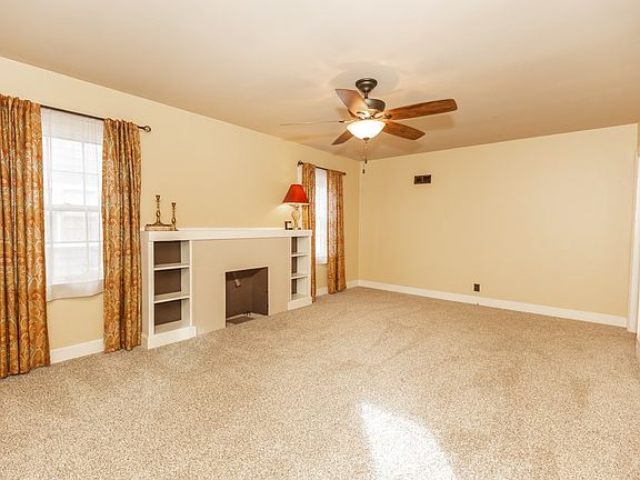 4th image of 402 W Jewell Ave