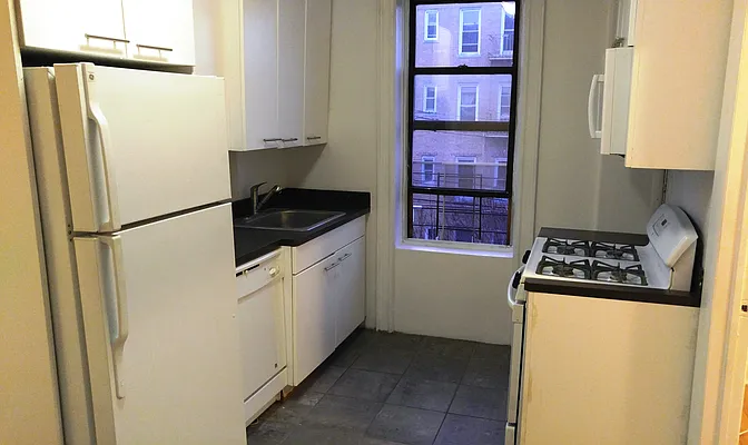 Rented by FirstService Realty (legacy) | media 8