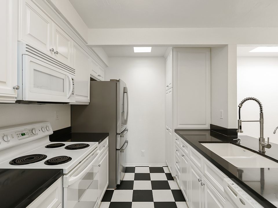 1st image of 25916 Robin Cir