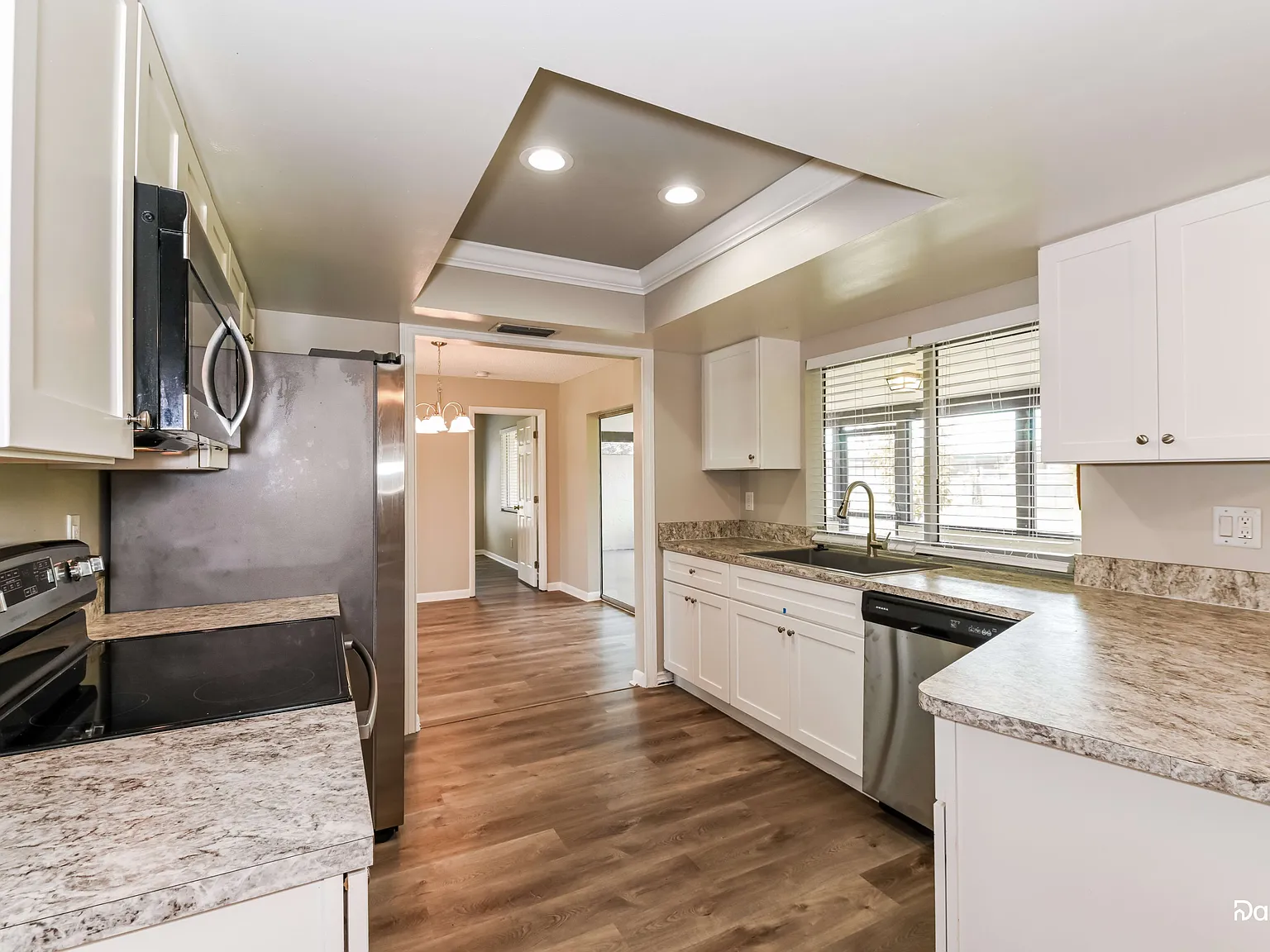 3 bed, 2.0 bath, 1528 sqft, $2,025 — Photo 2