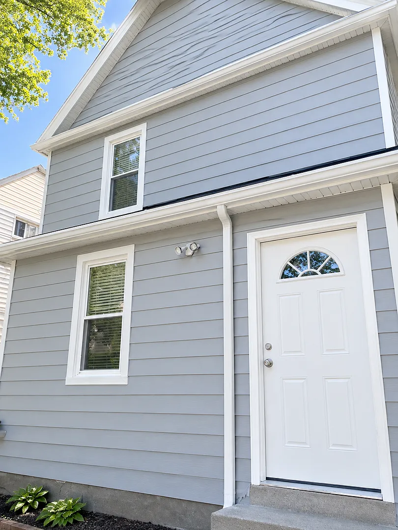 Available Now: Cozy 4-Bedroom Single-Family Home in a Prime Location — Photo 2