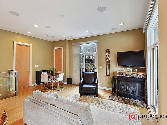 5th image of 2150 W McLean Ave APT 1E