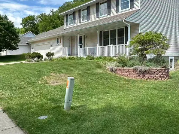 1951 Fox Valley Dr SW, Rochester, MN 55902