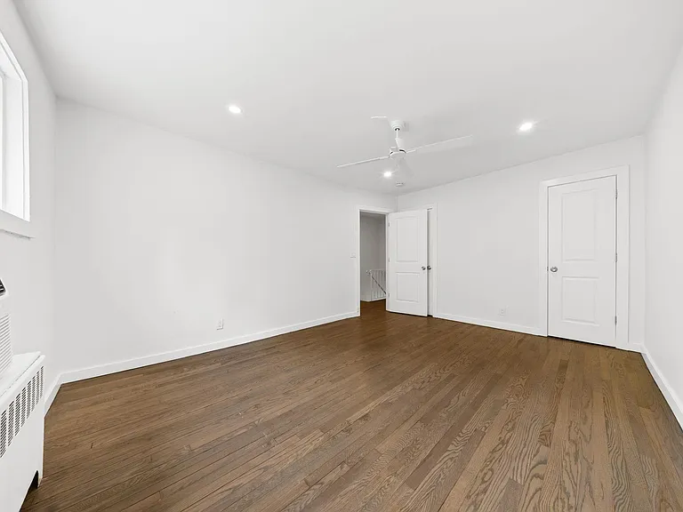 32 College St #2 — Photo 18