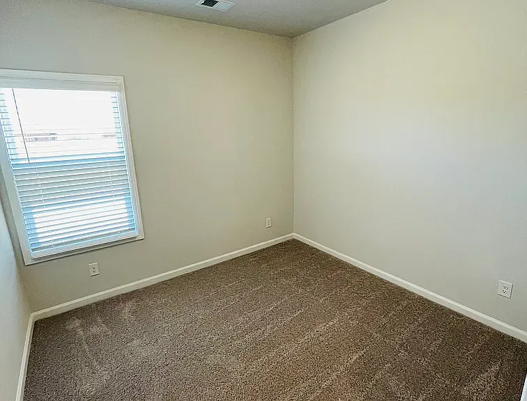 126 Lauren St — Photo 25