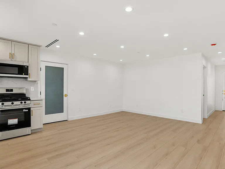 11502 Valjean Ave #3/4 — Photo 4