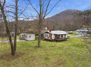 21 McIntosh Ln, Rabun Gap, GA 30568