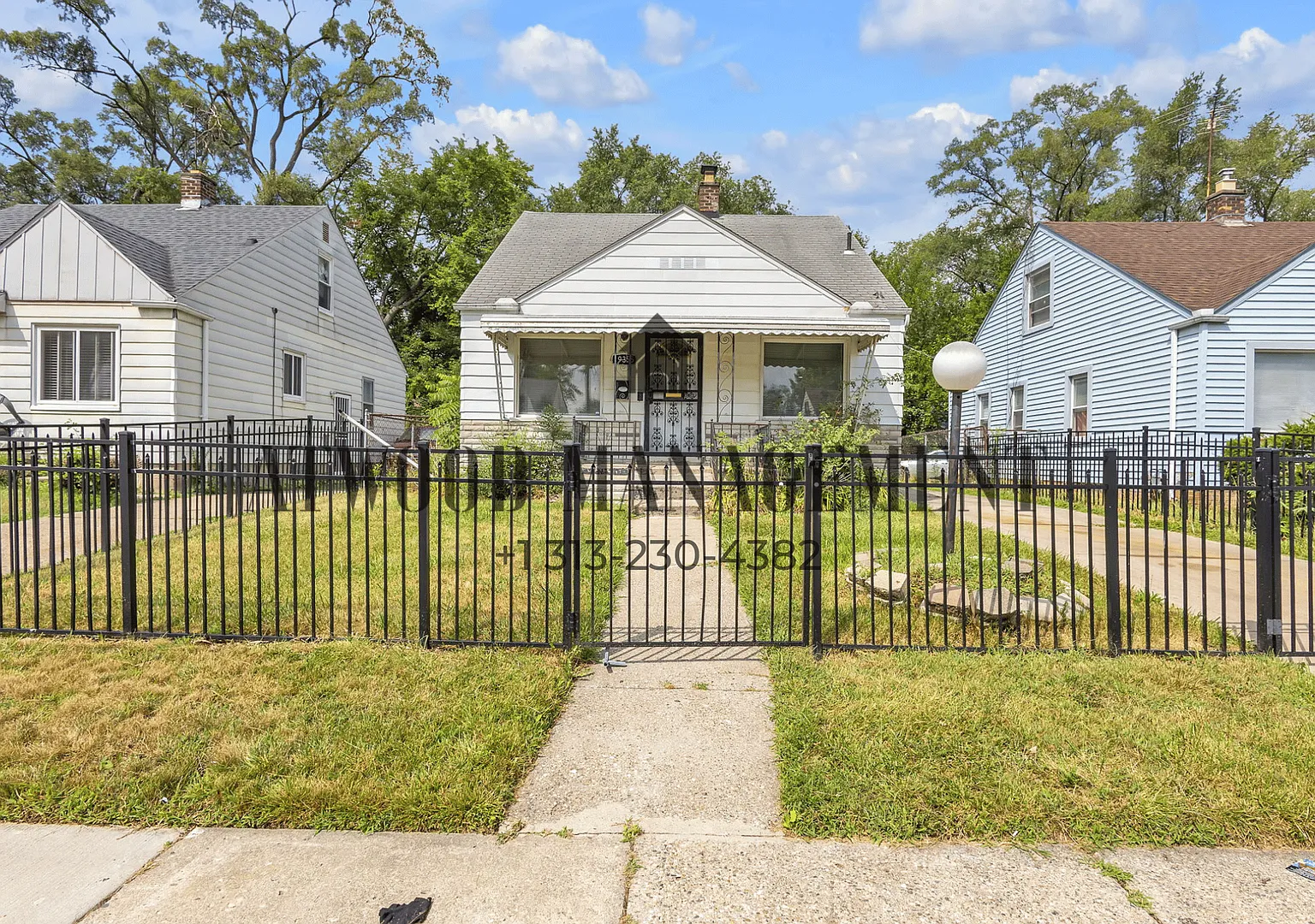 This beautifully updated 3-bedroom, 1-bath single-family home is ready for move-in! — Photo 1