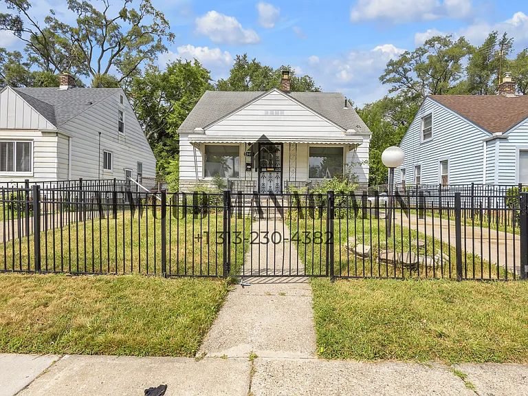 19355 Caldwell St — Photo 1