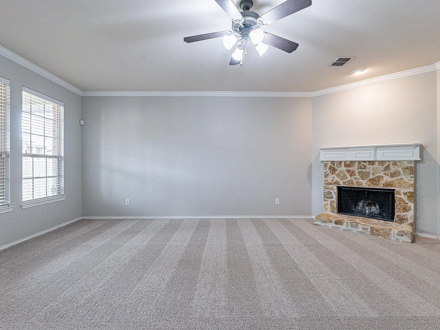 3 bed, 1844 sqft, $2,100 — Photo 4