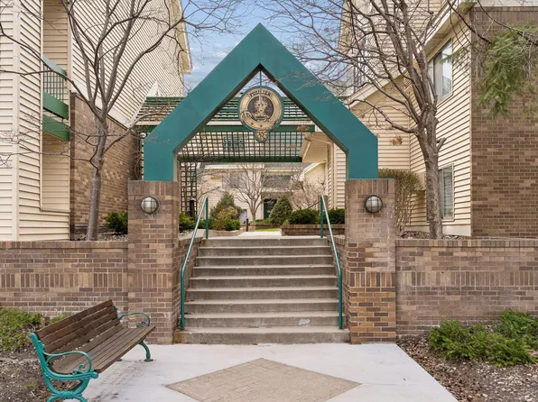 7614 York Ave S APT 3215, Edina, MN 55435