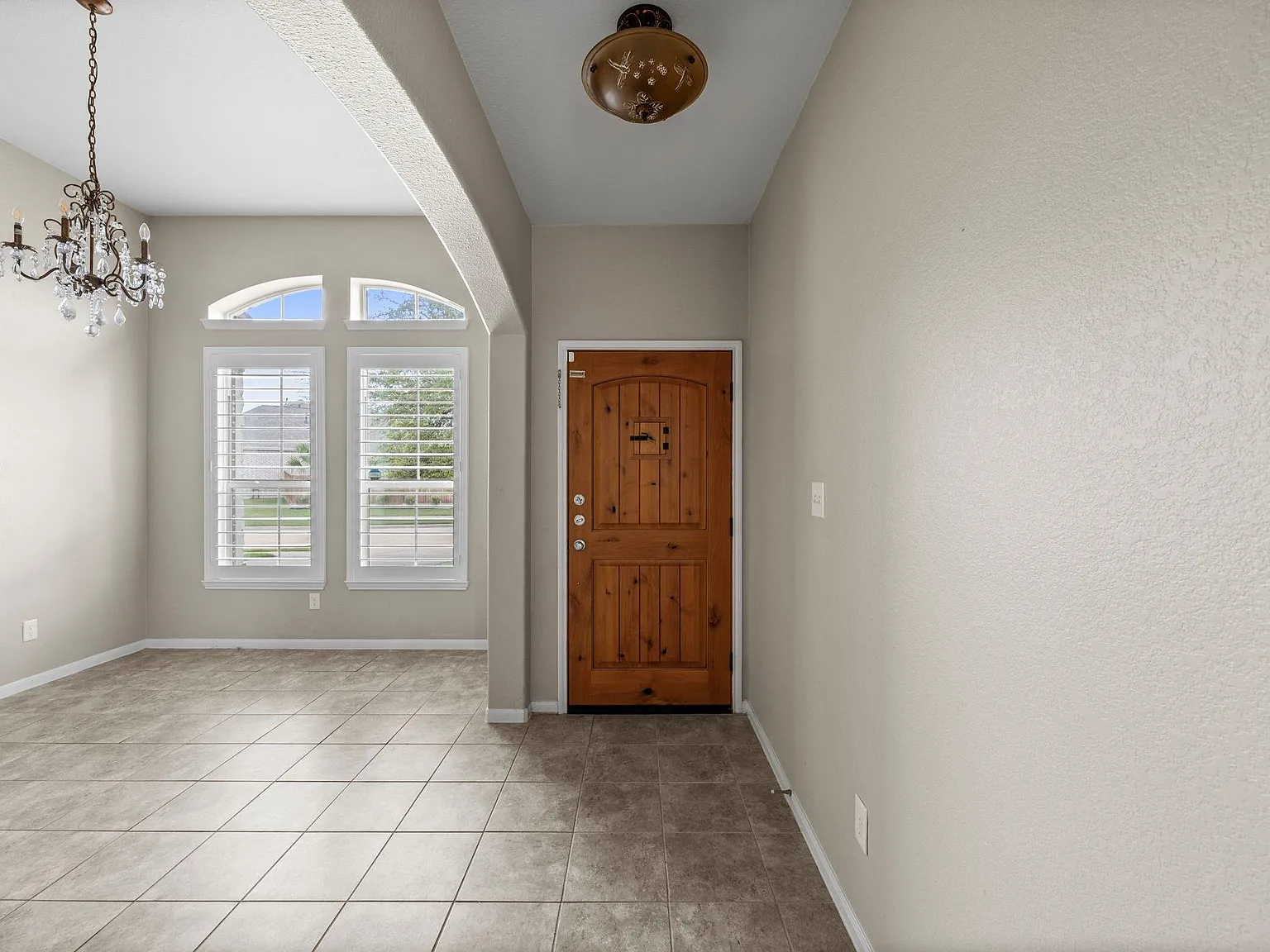 4 bed, 2.0 bath, 1860 sqft, $2,300 — Photo 4