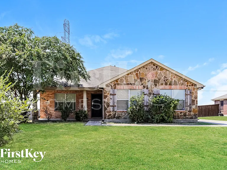 1422 Waldrop Dr — Photo 1