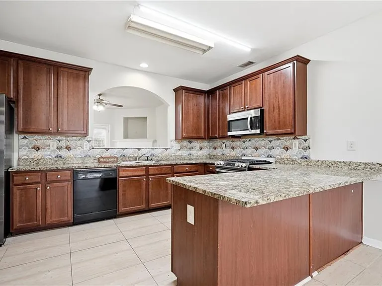 6199 Thorncrest Dr — Photo 7