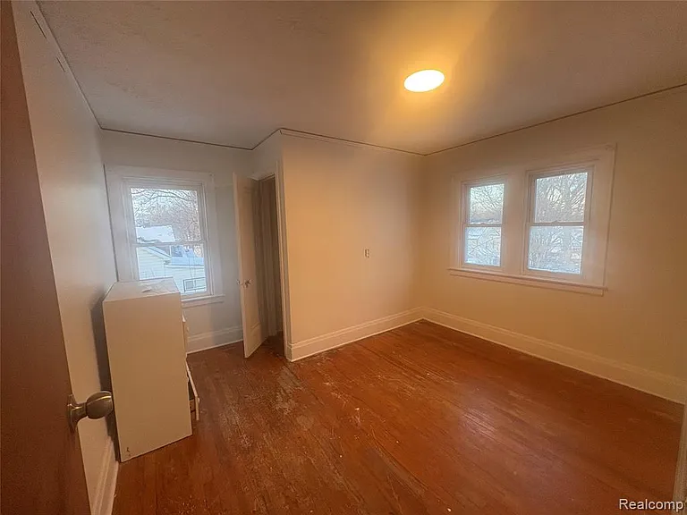 33 S Marshall St — Photo 15