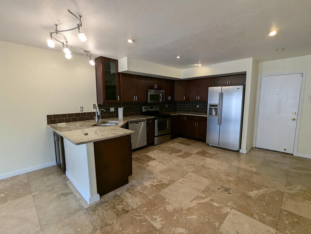 Kitchen - 16213 S 34th Way
