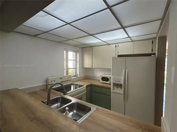 3605 SW 17th St #3605, Miami, FL 33145