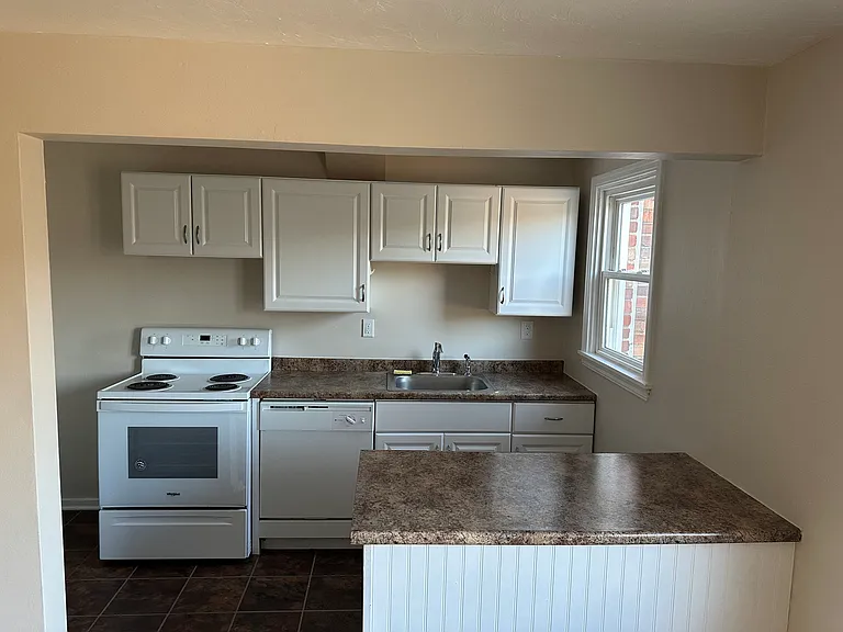 475 Serpentine Dr — Photo 3