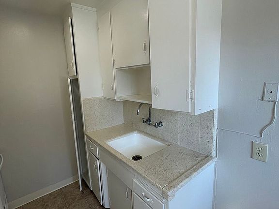 4th image of 121 N 8th St #6