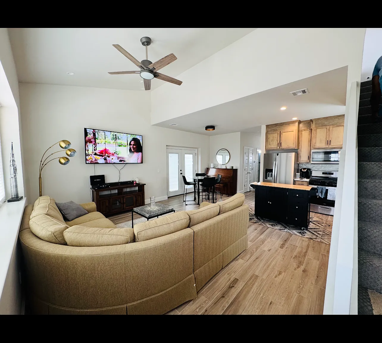 3 bed, 1326 sqft, $1,800 — Photo 2