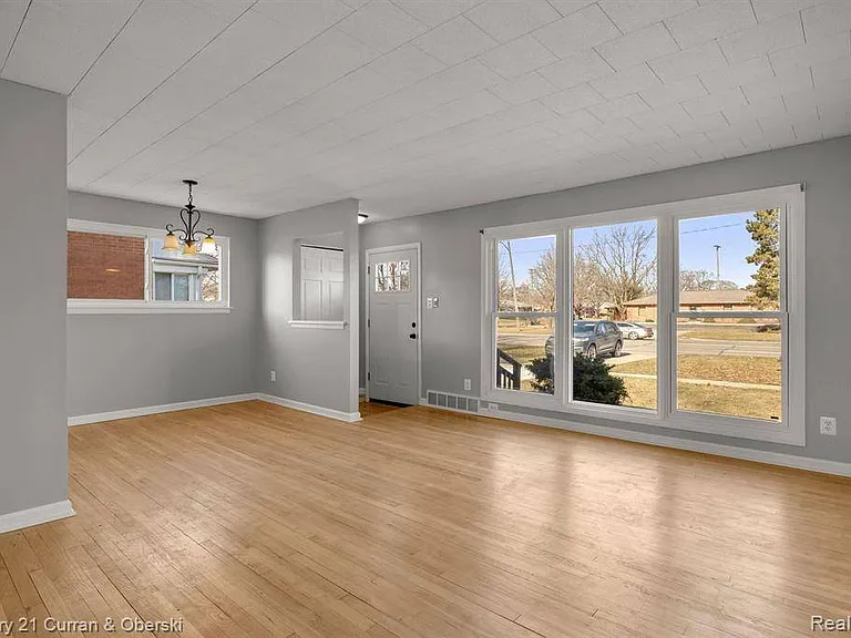 27007 Joy Rd — Photo 2
