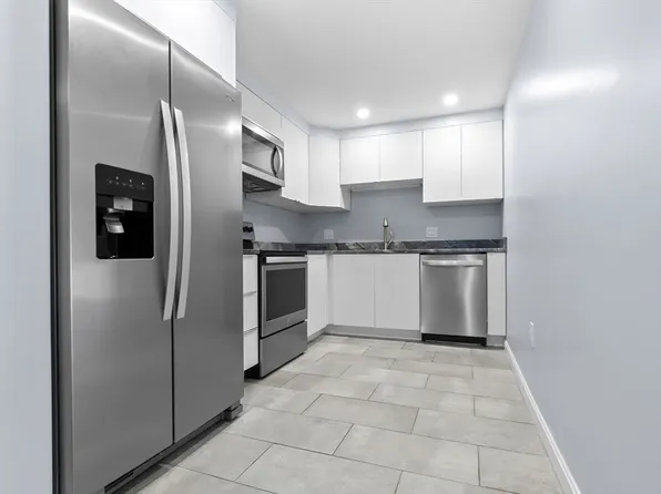 133 Franklin St APT 503, Stoneham, MA 02180