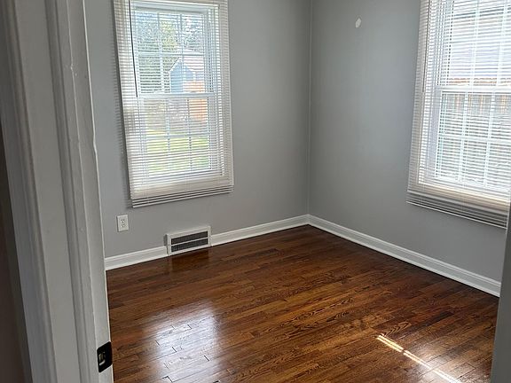 4th image of 22216 Cedar St