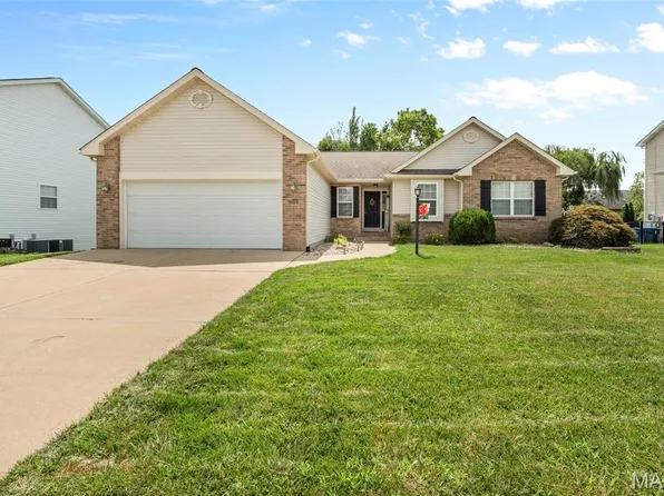 7022 Richmond Dr, Glen Carbon, IL 62034